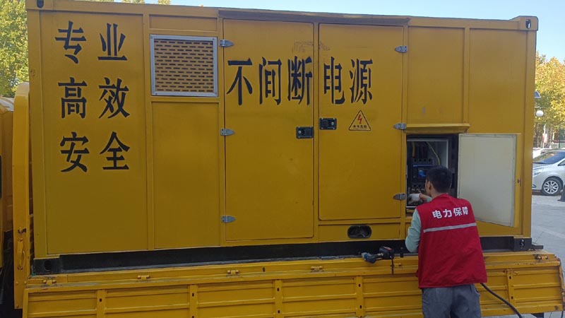 齐干却勒街道柴油发电机组和UPS电源配合使用时，如何避免切换过程中的电力中断？
